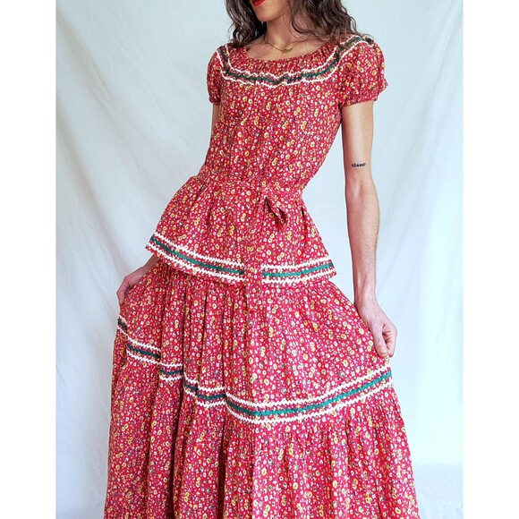 1940s Vintage Tiered Calico Puff Sleeve Maxi Dress: 40s Floral Gown, XS/S - Picture 5 of 13